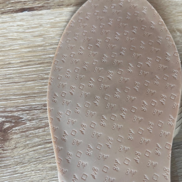 NEW Dolce Vita Gold Sandals - Picture 6 of 16